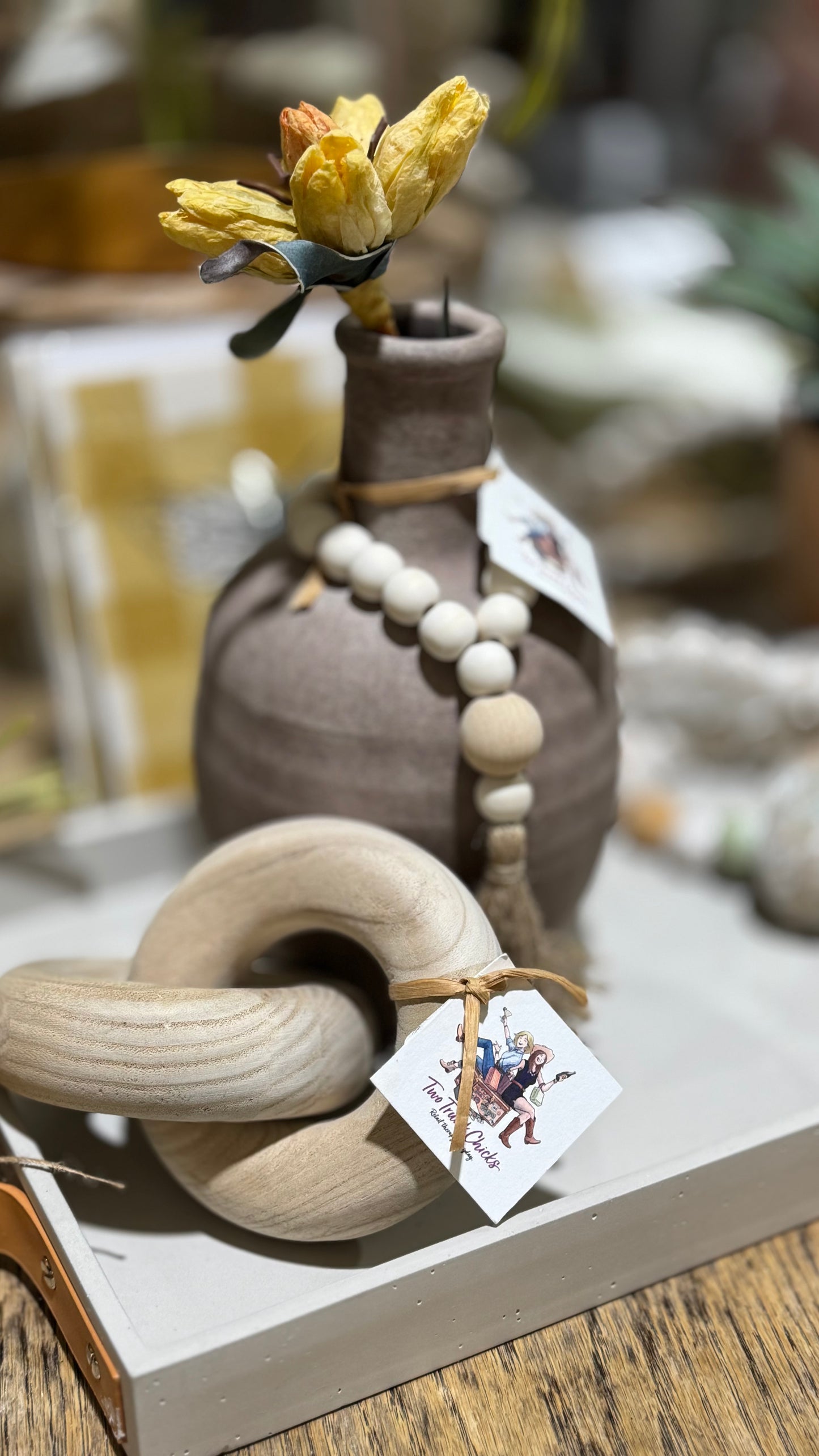 WOODEN KNOT TABLE DECOR