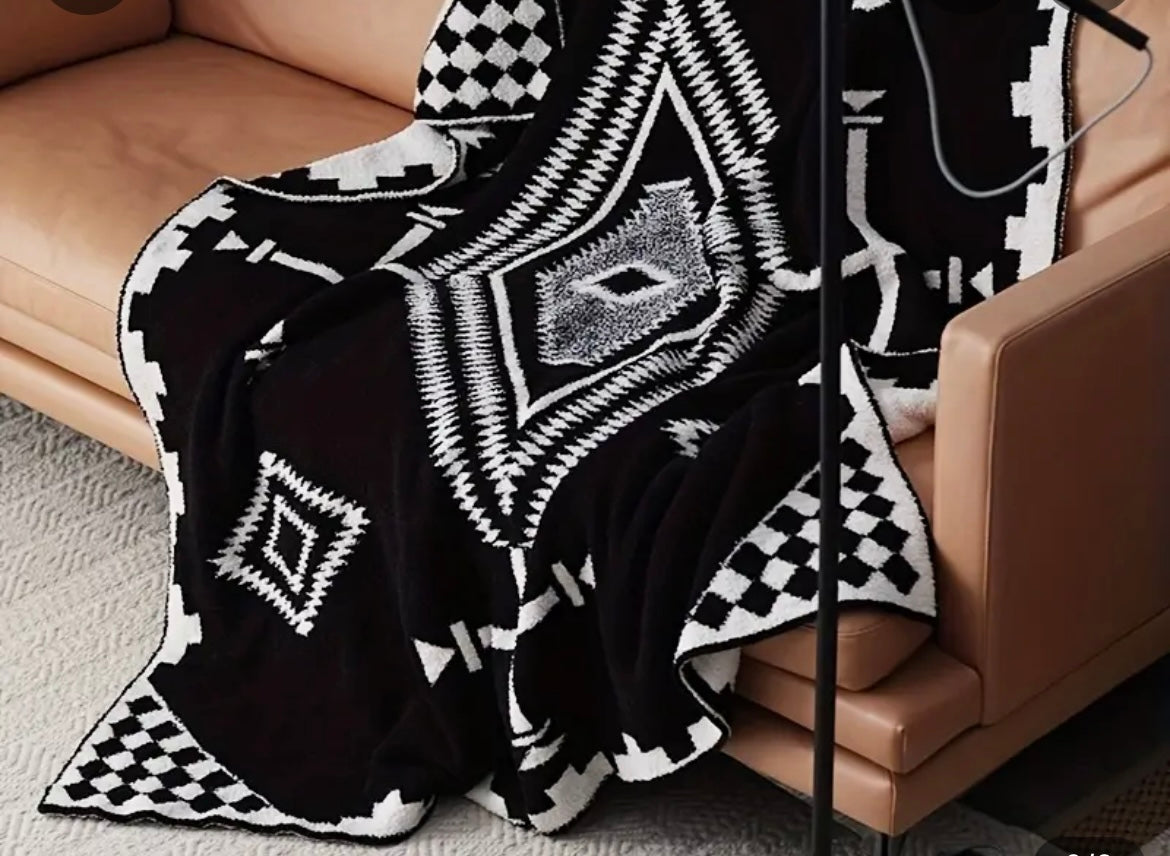 ARGYLE KNITTED BLANKET