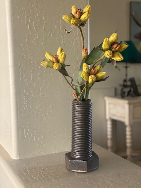 CERAMIC BOLT VASE