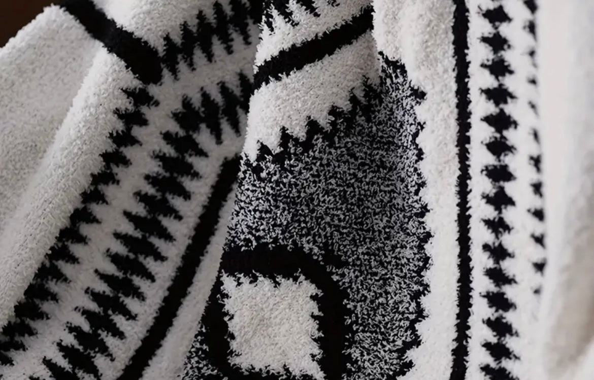 ARGYLE KNITTED BLANKET