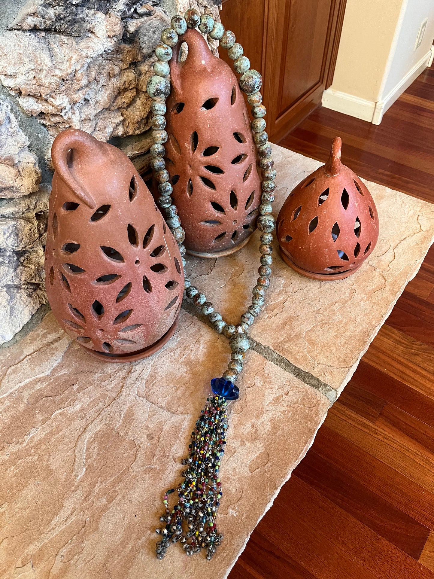 CLAY GARLAND WITH STONES