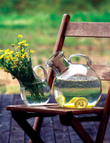 SMALL MOUTHED CIRCULAR TITLED PITCHER